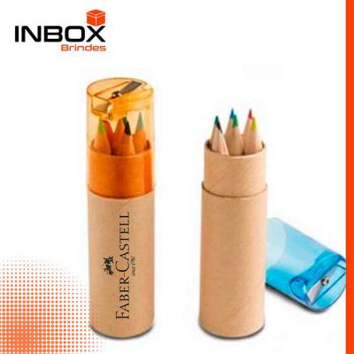 Caixa de lápis de cor com apontador