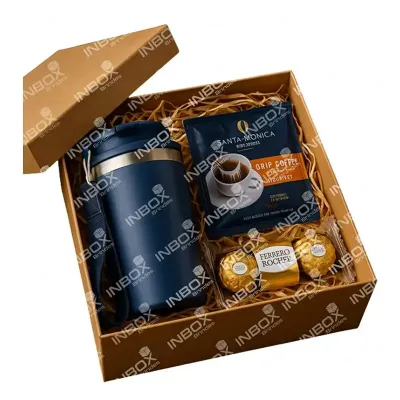 Esse kit inclui: 01 copo térmico 01 drip coffee 01 trio ferrero rocher 01 caixa de mdf Palha deco...