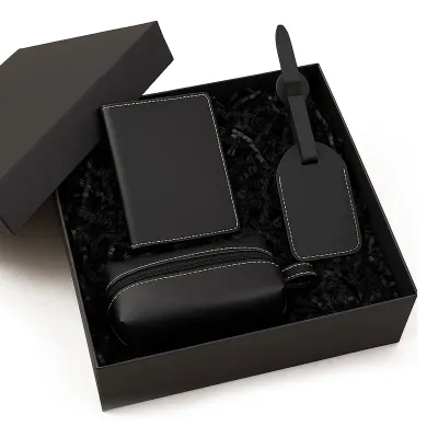 Kit viagem com necessaire, tag de mala e porta passaporte