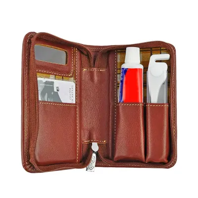 Kit bucal com espelho, escova dental, creme dental e 5 saches de fio dental