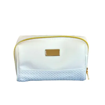 Nécessaire sintético prada 14x17 com fundo no material tresse, zíper dourado com 2 cursor dourado...