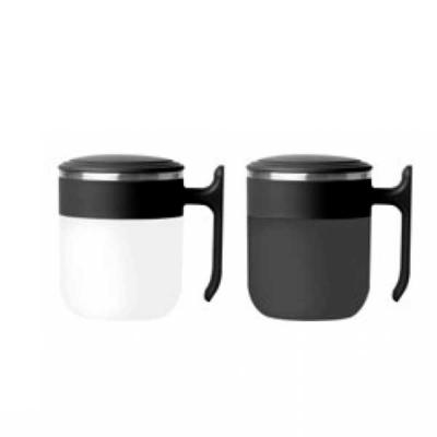 Caneca plástica 300 ml com inox na parte interna.