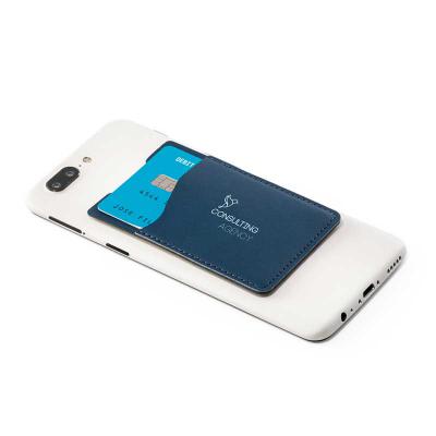 Adesivo porta cartão para celular na cor azul.