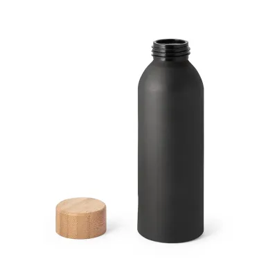 Squeeze de alumínio preta com acabamento mate e tampa em bambu.