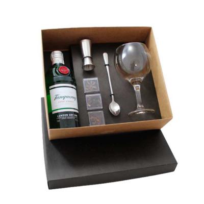 Kit gin com medidor de dose, taça de vidro e três potinhos para especiarias