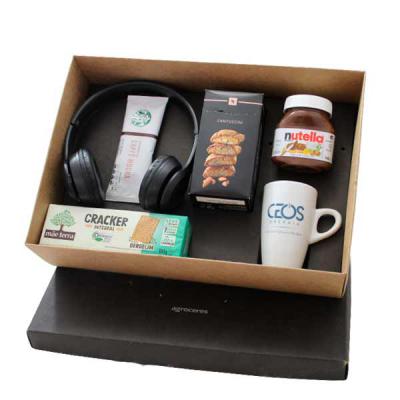 Kit Café com fone de ouvido Bluetooth, Nutella 140g, Biscoito Cantuccini Nespresso, xícara em porcelana 150ml, biscoito Cracker Integral, sache de Café Mocha Starbucks e gravação nas peças e tampa da caixa