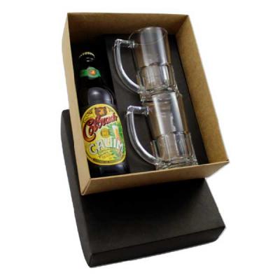 Kit cerveja artesanal com duas canecas em caixa de papel kraft