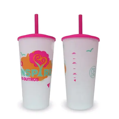 Copo com tampa e canudo colorido