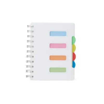 Caderno pequeno na cor branca, com bloco de notas azul, rosa, laranja e verde.
