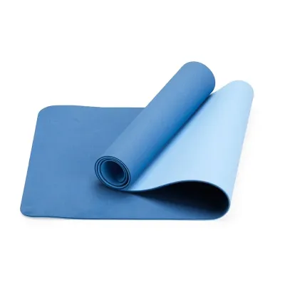 Tapete yoga azul, meio dobrado 