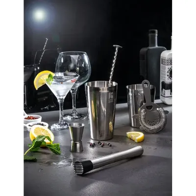 Set de cocktail sobre a mesa