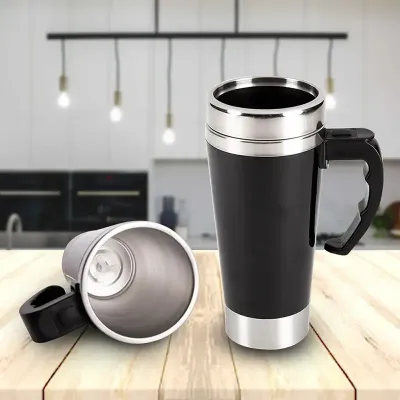 Caneca térmica mixer com 500ml de capacidade e alça com acionamento elétrico do mixer. Funcionamento com 2 pilhas AAA.