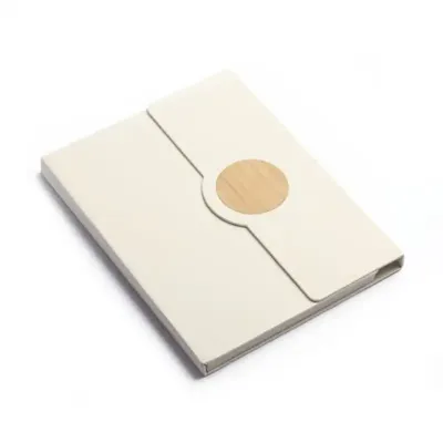 Caderno de capa dura produzido com papel de caixa de leite