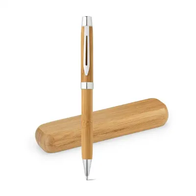 Esferográfica em bambu com mecanismo twist e clipe em metal