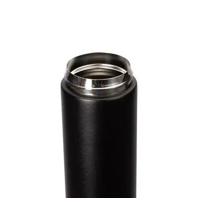 Capacidade de até 500ml, parede dupla e isolamento a vácuo.