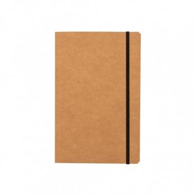 Caderneta em material kraft, frente e verso liso com fita elástica para fechar.