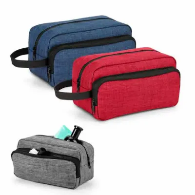 Bolsa de cosméticos em várias cores.