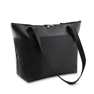 Bolsa de nylon com detalhe em sintético