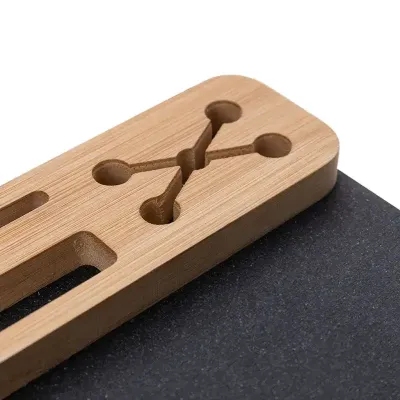 Mouse Pad em material sintético grafite e bambu