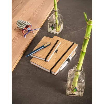 Caderno A5 de capa e contracapa em placa de bambu e lombada