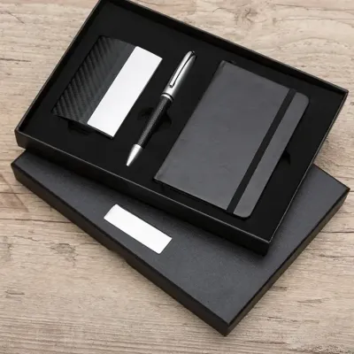 Kit executivo com 3 itens na caixa preta com logo