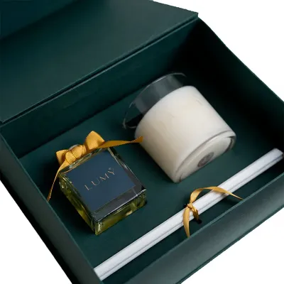 Kit com Aromatizador 100ml e vela aromática 180g em caixa cartonada