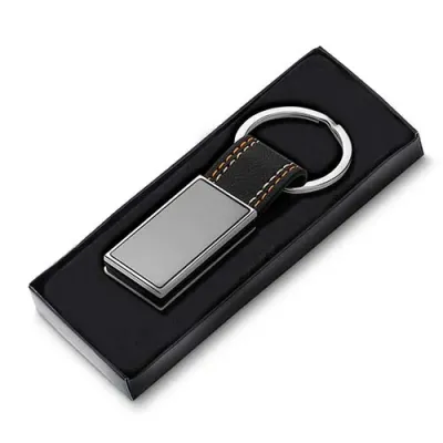 Chaveiro de metal em níquel brilhante + PU, acompanha caixa 