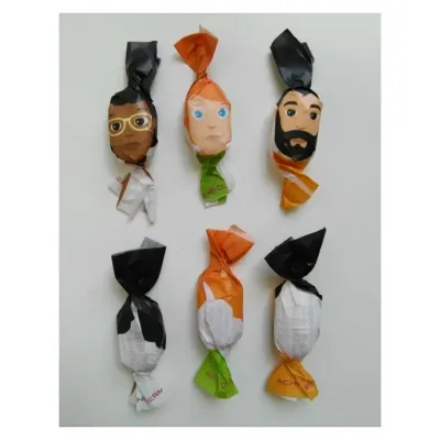 Bala avulsa com caricatura de personagens com diferentes tipos de cabelo para o lançamento de um shampoo medicinal do Laboratório Ache