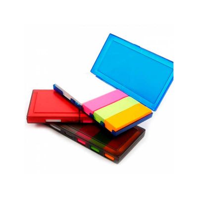 Bloco de anotações personalizado e com skicky notes coloridos.