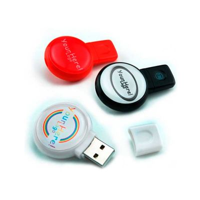Pen drive personalizado com impressão da logomarca em etiqueta resinada.