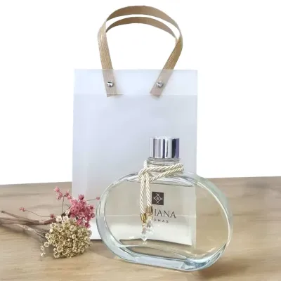 Frasco de vidro sofisticado, cordão com cristal e fragrâncias exclusivas