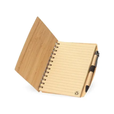 Caderno ecológico com capa dura em papelão texturizado que remete ao bambu