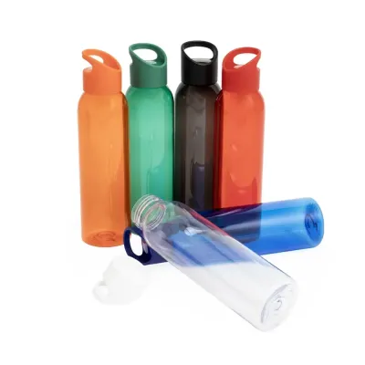 Garrafa plástica 700ml livre BPA com tampa rosqueável e alça para transporte.