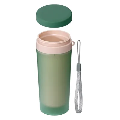 Copo de plástico polipropileno com capacidade para 350ml livre BPA, parede dupla. Acompanha tampa...