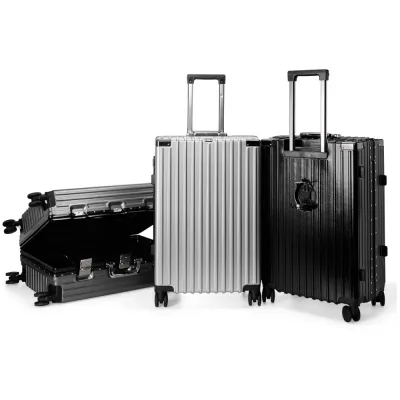 Mala de viagem 78 litros feita em plástico com acabamento em alumínio, contém cadeado numérico TS...