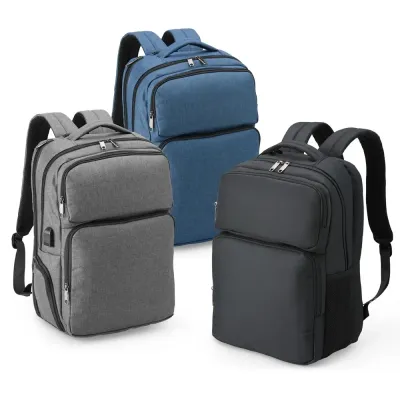 Mochila de nylon de 29 litros com 6 compartimentos, sendo o principal com bolso para notebook de ...
