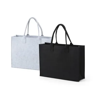 Sacola feita de feltro, trazendo o conforto ideal para acomodar cada um dos seus itens, com um ót...