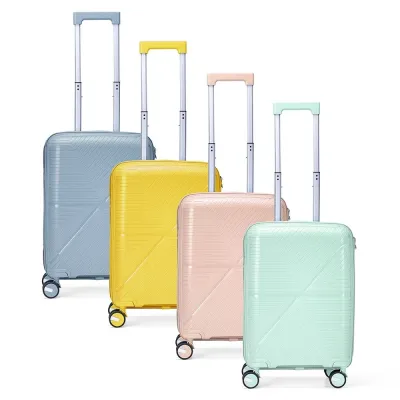 Projetada para oferecer praticidade e conforto, esta mala une o plástico resistente a um design e...