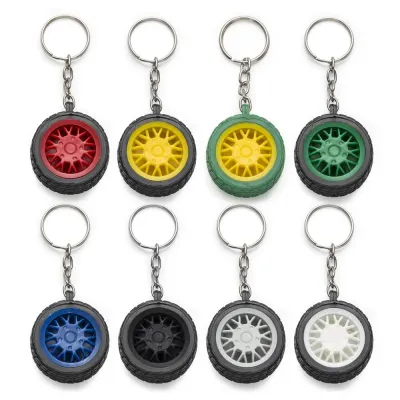 Chaveiro plástico formato pneu, aro detalhado plástico colorido de um lado e lado inverso liso(po...