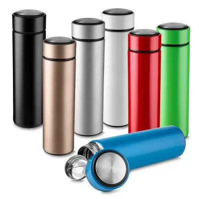 Garrafa inox 450ml com parede dupla e infusor. Conserva temperatura quente ou fria.