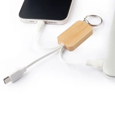 Chaveiro de bambu com cabo para carregamento, entrada usb, lightning e tipo C.
