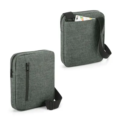 Pasta à tiracolo em 600D de alta densidade. Compartimento principal forrado, divisória almofadada...