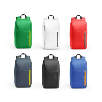 Mochila em 600D com bolso exterior frontal com zíper. Parte posterior almofadada, com sistema de ...