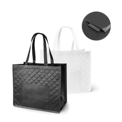 Sacola de compras em non-woven laminado (110 g/m²) com bolso frontal (175 g/m²). 381 x 330 x 200 mm