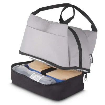 Bolsa térmica em tecido PET Reciclado com 2 compartimentos térmicos costurados, bolso frontal e a...