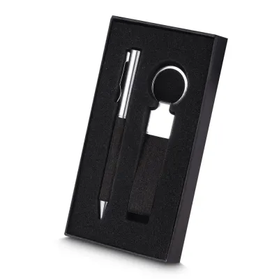 Kit Escritório de metal com detalhes em PET Reciclado, contendo: 1 Chaveiro em metal; 1 Caneta Me...