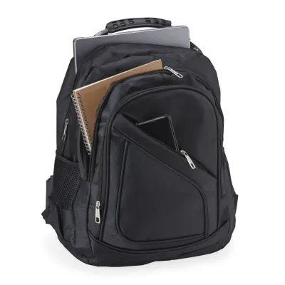 Mochila de nylon 30 litros com quatro compartimentos, sendo o principal com bolso para notebook 1...