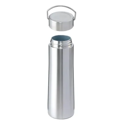 Garrafa térmica 700ml feita em inox com ampola de cerâmica e base antiderrapante.