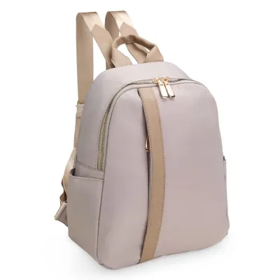 Compacta e sofisticada, esta mochila feminina com capacidade de 9 litros é o equilíbrio perfeito ...