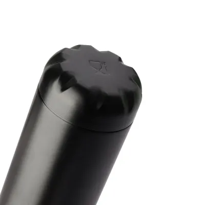 Garrafa fosca em aço inox com capacidade de até 750 ml. Tampa rosqueável e anel de silicone para ...